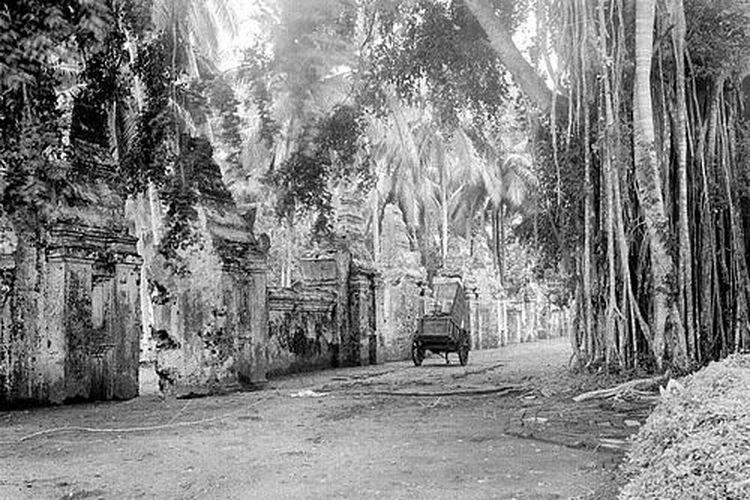 Reruntuhan Keraton Kaibon, bekas istama Ibu Suri Sultan Banten tahun 1933.