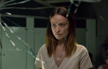 Olivia Wilde berperan sebagai Dr. Zoe McConnell, dalam film horor The Lazarus Effect (2015).