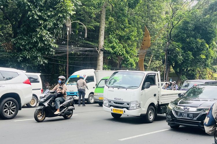 Satlantas Polresta Bogor Kota melaksanakan Operasi Zebra Lodaya, di Simpang Tugu Kujang, Kecamatan Bogor Tengah, Kota Bogor, Senin (14/10/2024)