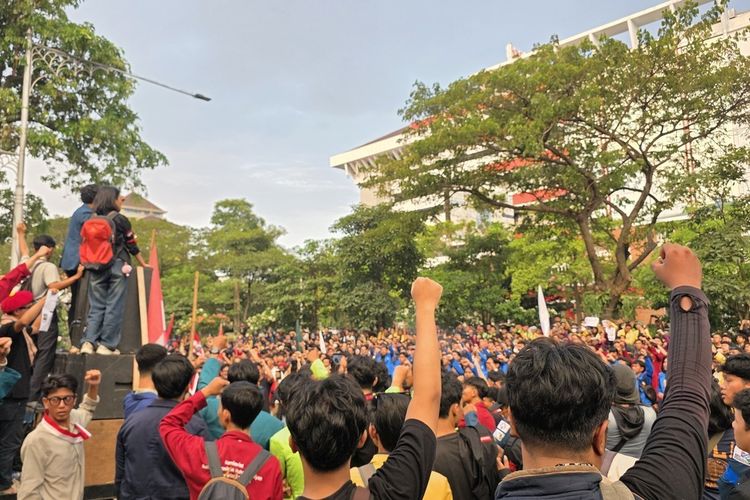 Demo Mahasiswa Semarang Serukan Reformasi, Soroti Polisi Duduki Jabatan Sipil