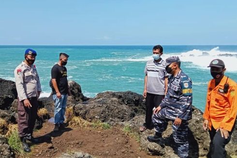 Hendak Swafoto di Tepi Karang Pantai Menganti, 2 Wisatawan Terseret Ombak