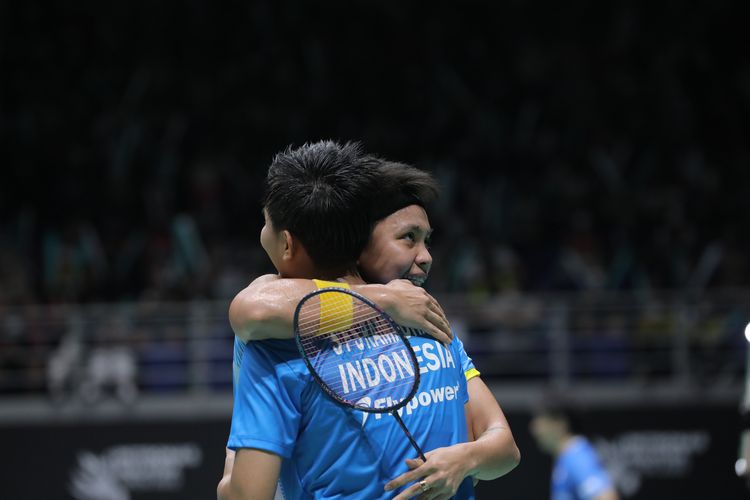 Ekspresi ganda putri Indonesia, Apriyani Rahayu/Siti Fadia Silva Ramadhanti pada ajang Malaysia Open 2022. Ariyani/Fadia menembus final Malaysia Open 2022 yang digelar di Axiata Arena, Kuala Lumpur, pada Minggu (3/7/2022).