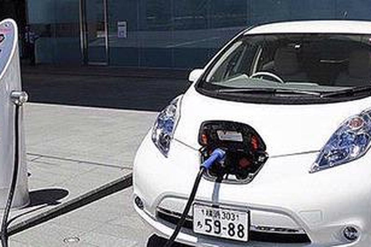 Nissan mengembangkan sistem isi ulang listrik (charger) baru berbasis tenaga solar (panas matahari).