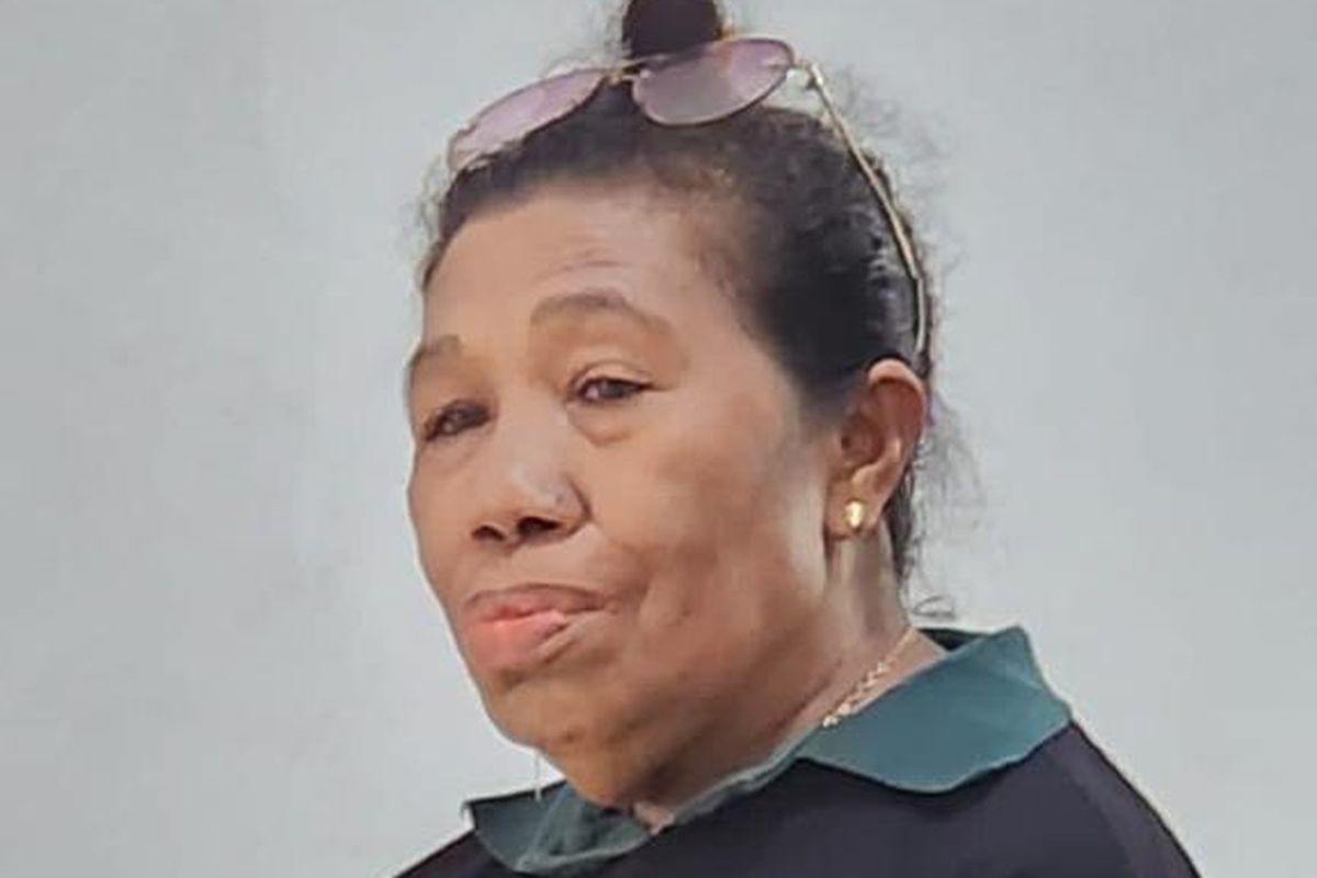 Mama Sariat Tole, seniman kain tenun ikat Alor di Pulau Alor, Nusa Tenggara Timur (NTT).