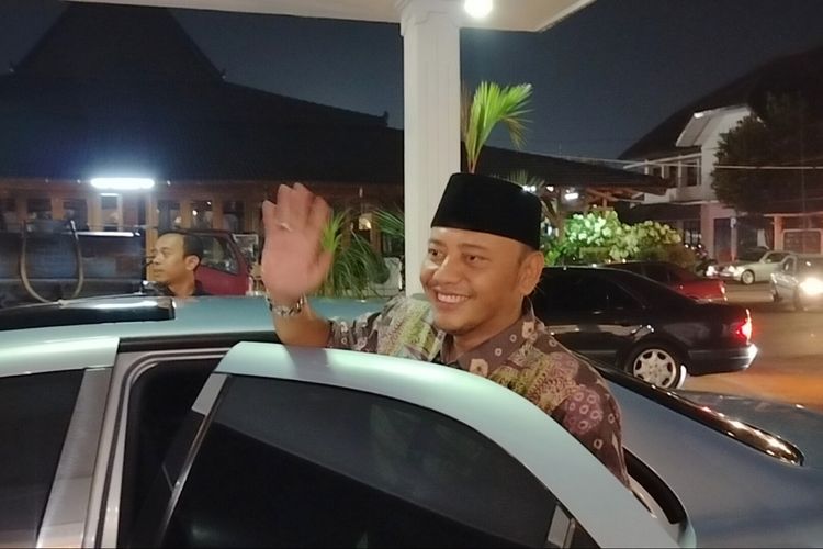 Dedy Yon Supriyono memasuki masa purna tugas sebagai Wali Kota Tegal periode 2019-2024, dan melakukan boyongan dari rumah Dinas Wali Kota kembali ke rumahnya di Kabupaten Brebes, Jawa Tengah, Sabtu (23/3/2024) malam. 
