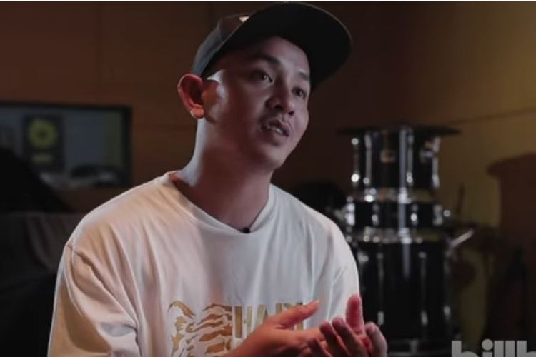 Rapper Tuan Tigabelas saat wawancara bersama Billboard Indonesia.