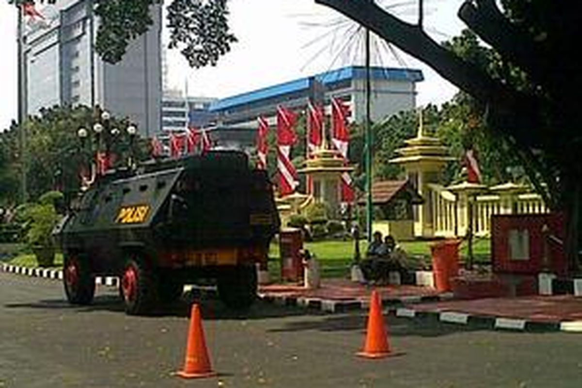 Kendaraan taktis disiagakan di Mabes Polri