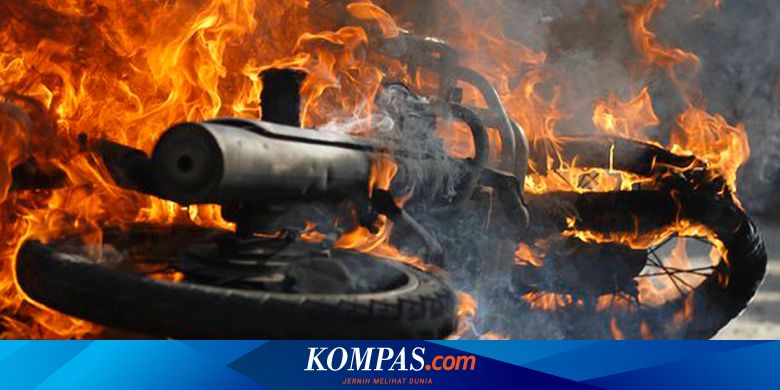 Warganya Dilarang Miliki Barang Modern, Petugas Adat Baduy Bakar 4 Sepeda Motor - Vimarsana News