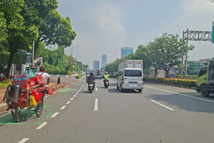 Jelang Demo BEM SI di DPR, Lalin Jalan Gatot Subroto Jakpus Lancar