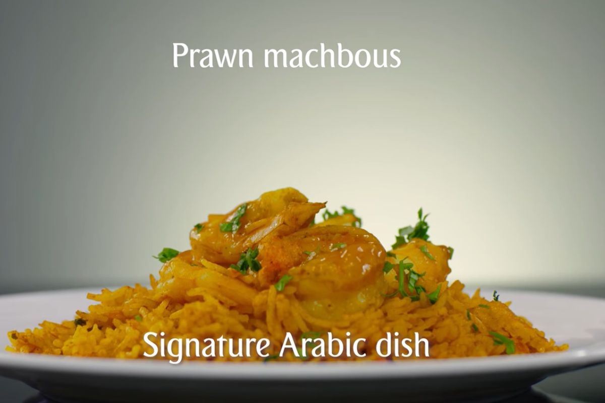 Tangkapan layar prawn machbous, makanan penerbangan maskapai Emirates.
