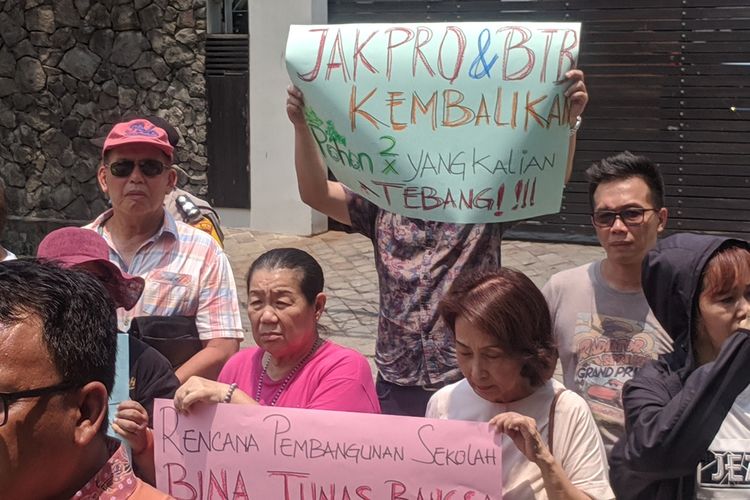 Demonstrasi di Taman Pluit Putri, Penjaringan, Jakarta Utara, Senin (4/11/2019)