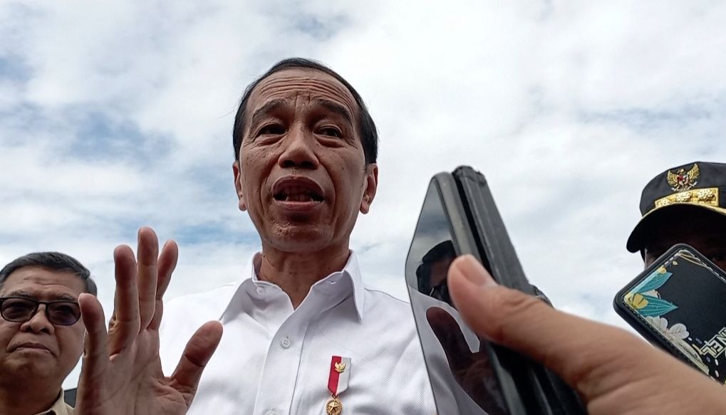 Jokowi Janji Bakal Bangun Asrama dan Kirim Mobil Listrik ke SMK 1 Rangas