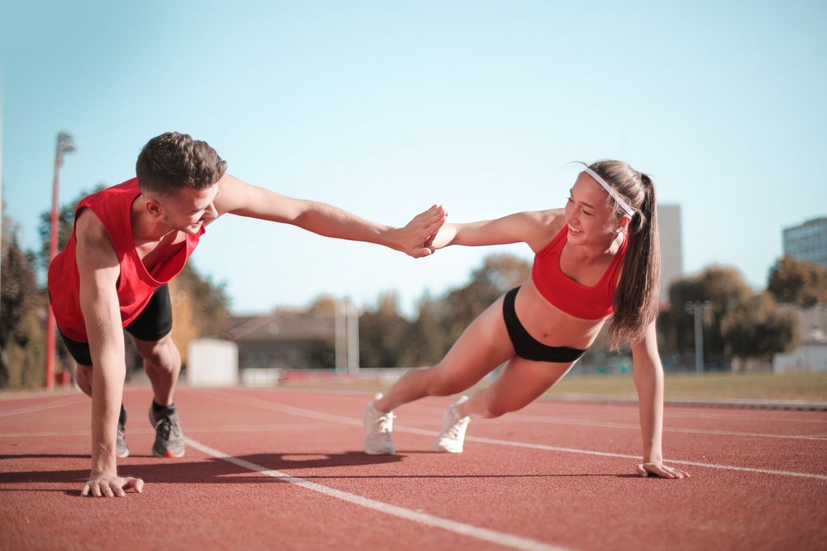 Manfaat push up tidak hanya untuk membangun kekuatan di tubuh bagian atas, tetapi juga bisa menjadi latihan seluruh tubuh (full-body workout).