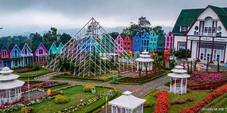 Tempat wisata bernama Taman Bunga Celosia di Kabupaten Semarang, Jawa Tengah (dok. Facebook Taman Bunga Celosia).