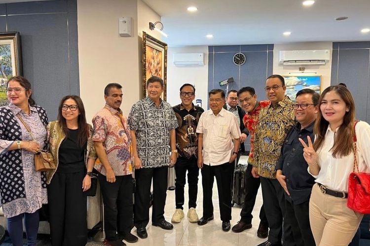 Sejumlah elite pendukung Anies Baswedan bertemu dengan pendukung Prabowo Subianto di Bandara Halim Perdanakusuma, Jakarta, pada 18 Agustus 2023 lalu. 