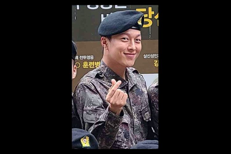 Aktor Jang Ki Yong saat melaksanakan wajib militer atau wamil.