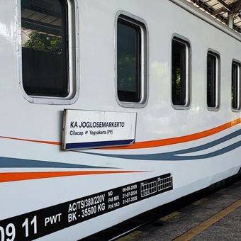 KA Joglosemarkerto berhenti di Stasiun Solo Balapan Surakarta, Jawa Tengah, Rabu (16/10/2024). 
