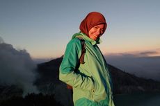 Fasih Bahasa Yunani, Perempuan Ini Tiap Hari Mendaki Gunung Ijen