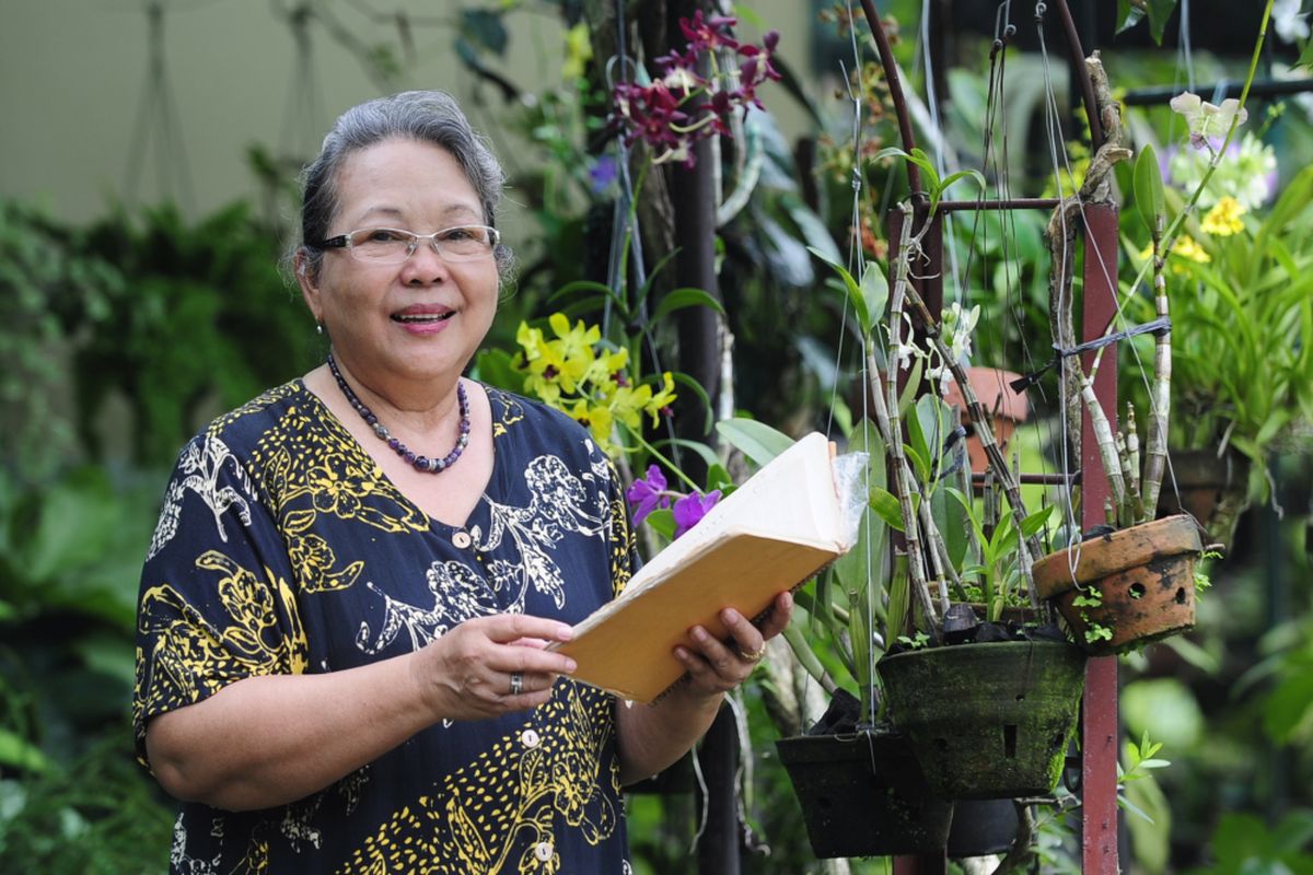 Selagi daya ingat masih kuat, novelis Nh Dini bertekad terus menulis hingga akhir hayat. Karena itu, setiap tahun selalu ada novel baru yang ditulisnya. Saat merayakan ulang tahunnya yang ke-76 pada 29 Februari, misalnya, dia meluncurkan karya terbarunya. 