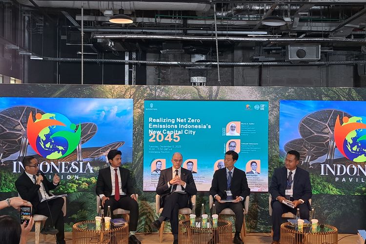 Deputi Bidang Lingkungan Hidup dan Sumber Daya Alam OIKN Myrna Asnawati Safitri bertekad mempercepat reforestasi dan mengontrol deforestasi melalui penerapan kebijakan moratorium perizinan sawit dan tambang, dalam diskusi bertajuk Realizing Net Zero Emissions Indonesia Capital City di Paviliun Indonesia dalam rangkaian kegiatan Conference of the Parties atau COP28 Dubai, Uni Emirat Arab, Selasa (5/12/2023).