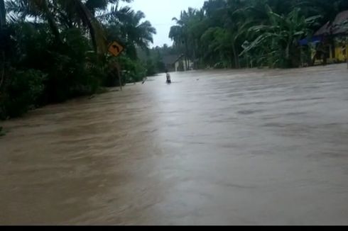 Banjir Rendam Jalan Lintas Sumatera di Bengkulu, Sejumlah Mobil Mogok hingga Bikin Macet Panjang