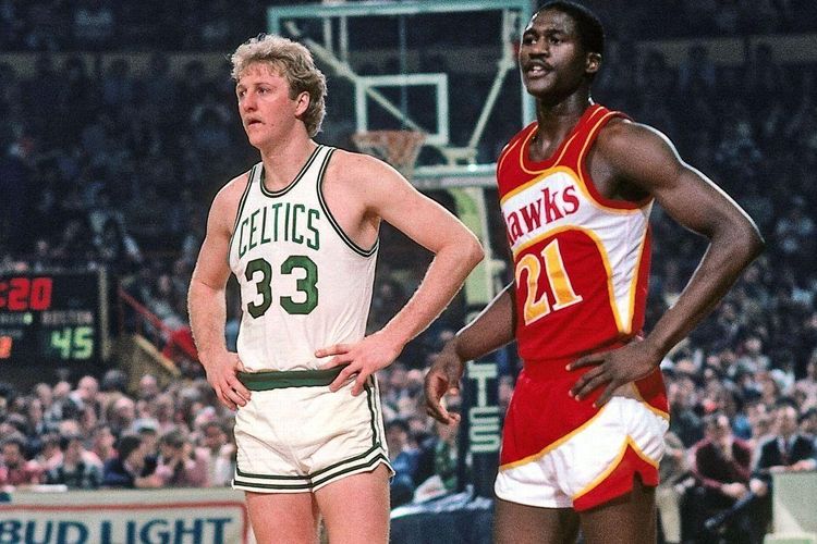 Jersey NBA dengan area tanpa lengan (sleeveless) yang ikonik, telah muncul sejak tahun 1901.