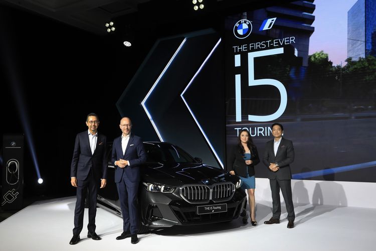 BMW i5 Touring resmi meluncur