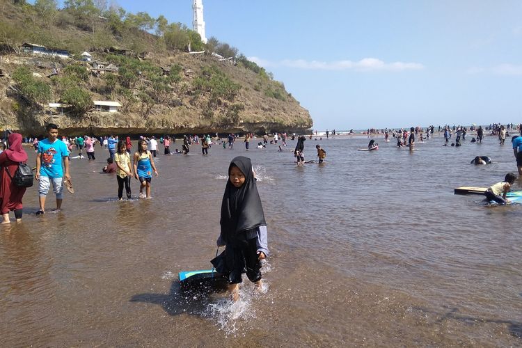 Pantai Baron di Gunungkidul, Daerah Istimewa Yogyakarta.