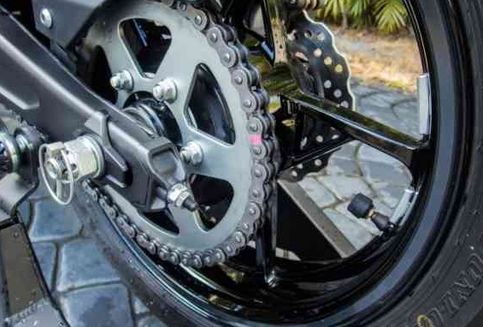 Jangan Lumasi Rantai Motor dengan Oli Bekas, Ini Risikonya
