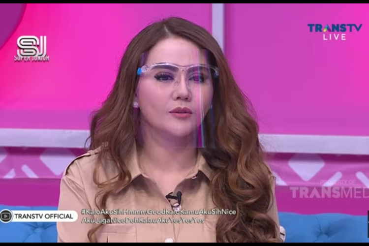 Pedangdut Nita Thalia saat menjadi bintang tamu acara Brownis, Trans TV.