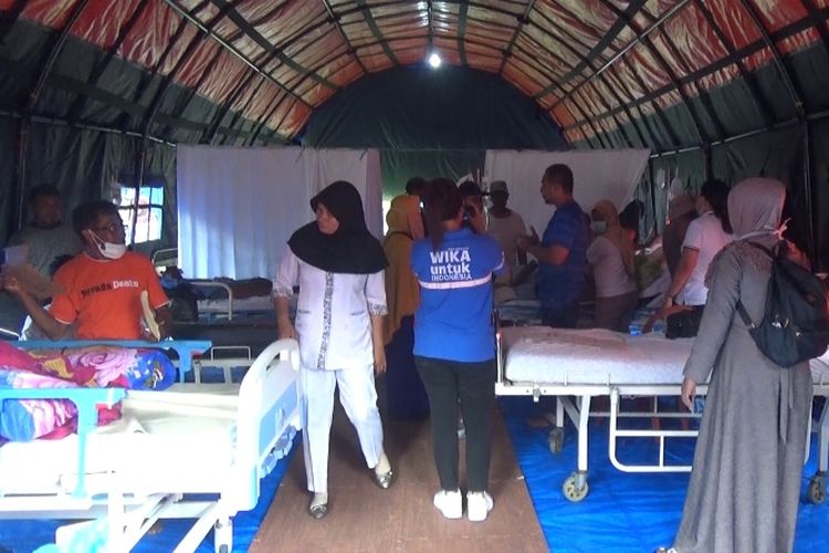 Rumah sakit darurat dr Ishak Umarela yang berada di lokasi pengungsian di Desa Tulehu, Kecamatan Salahutu, Kabupaten Maluku Tengah.