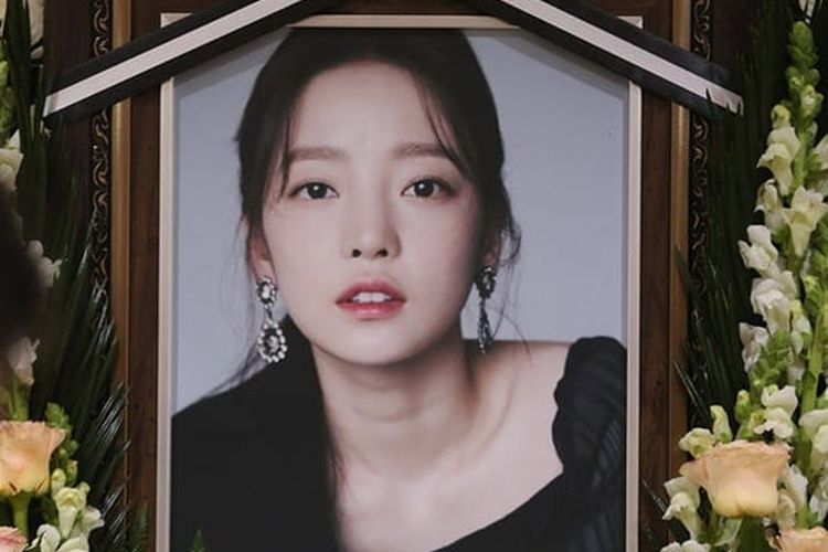 Goo Hara dimakamkan pada 27 November 2019. Upacara pemakamannya dilakukan secara tertutup.