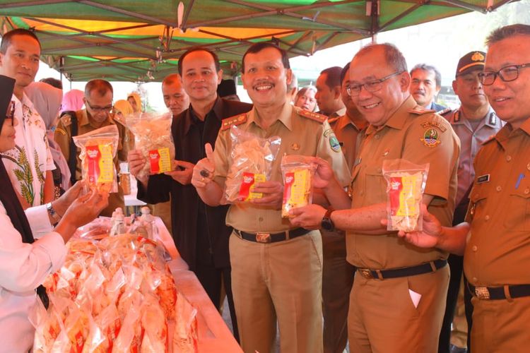 Sekretaris Daerah Provinsi Jawa Barat Iwa Karniwa membuka Pelatihan Pemantapan Kewirausahaan bagi Petani di Balai Pelatihan Tanaman Pangan dan Hortikultura Provinsi Jawa Barat, Bojong Picung, Cianjur, Selasa (23/7/19).