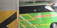 3 Bus Tersangkut di Underpass Tanah Abang, Sopir Diduga Memaksa Lewat