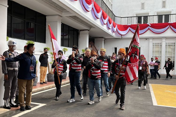 Jajaran pengurus Partai Kebangkitan Nusantara (PKN) tiba di Kantor Komisi Pemilihan Umum (KPU) untuk melakukan pendaftaran sebagai calon peserta Pemilu 2024, Jakarta, Selasa (2/8/2022).