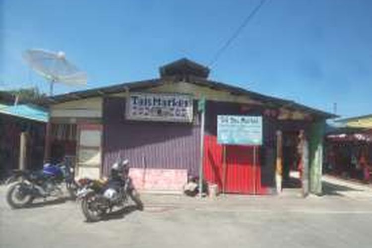 Tais Market yang berlokasi di Dili, Timor Leste. Tais adalah nama kain tenun khas Timor. Di Tais Market, kita dapat menemukan berbagai hasil kerajinan khas Timor Leste.