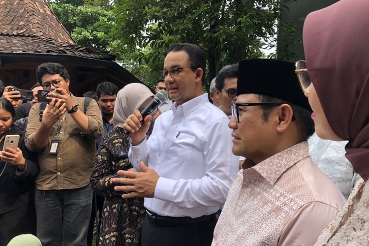 Mantan capres nomor urut 1 Anies Baswedan dan mantan cawapres nomor urut 1 Muhaimin Iskandar di Lebak Bulus, Jakarta Selatan, Selasa (30/4/2024). 