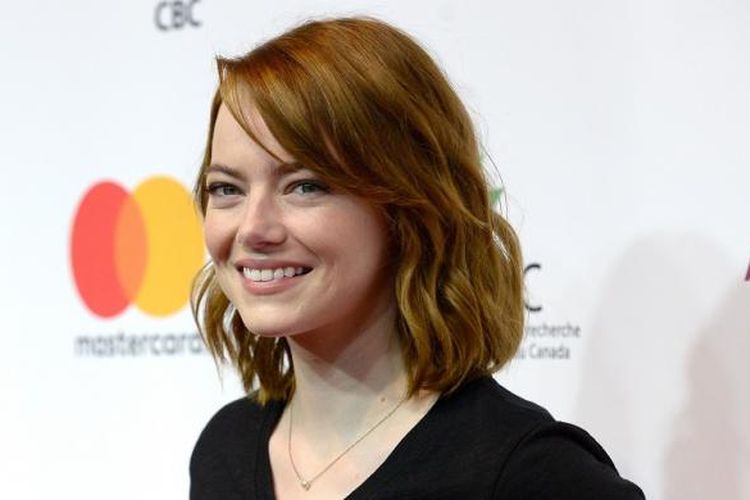 Aktris Emma Stone menghadiri acara Hollywood Unites for the 5th Biennial Stand Up To Cancer (SU2C), A Program of The Entertainment Industry Foundation (EIF) di Walt Disney Concert Hall, Los Angeles, California, Jumat (9/9/2016).  