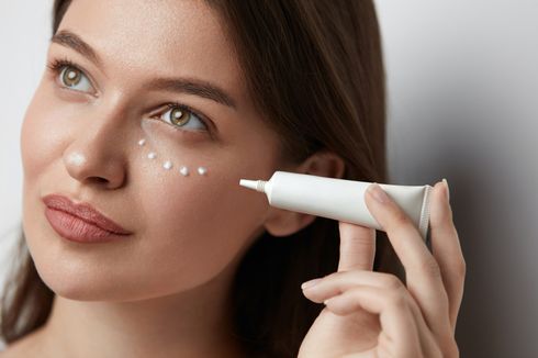 Cara Tepat Pakai Concealer untuk Tutupi 