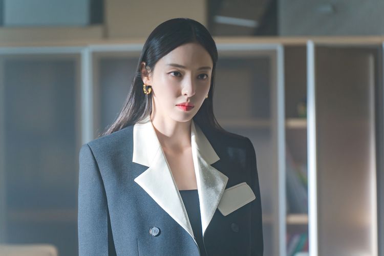 Aktris Lee Da Hee sebagai Won Mi Ho dalam drama Island yang ditayangkan di Prime Video pada 30 Desember 2022.