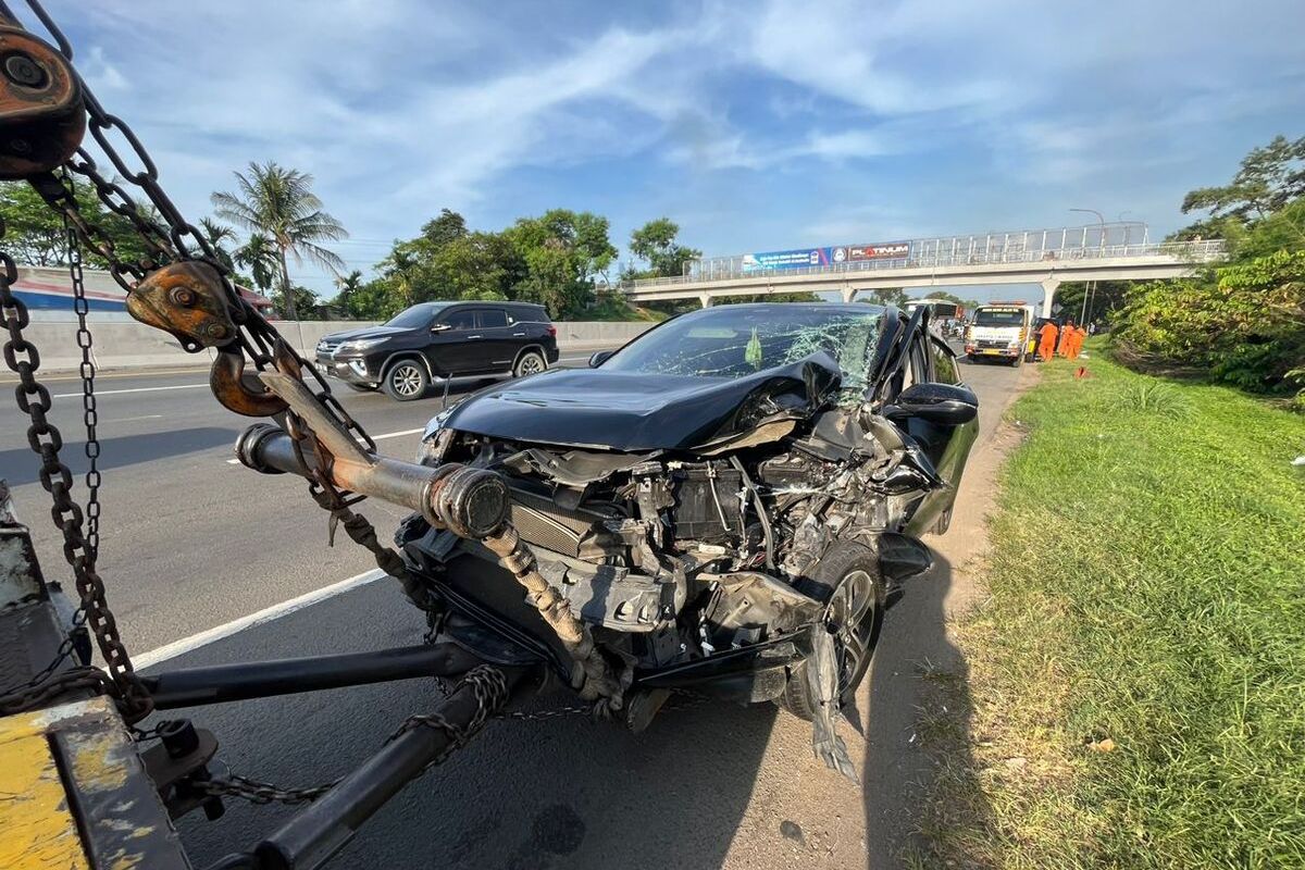 Kendaraan yang terlibat kecelakaan di ruas jalan tol Jakarta - Cikampek Km 62 + 500, Jumat (28/4/2022) sore.