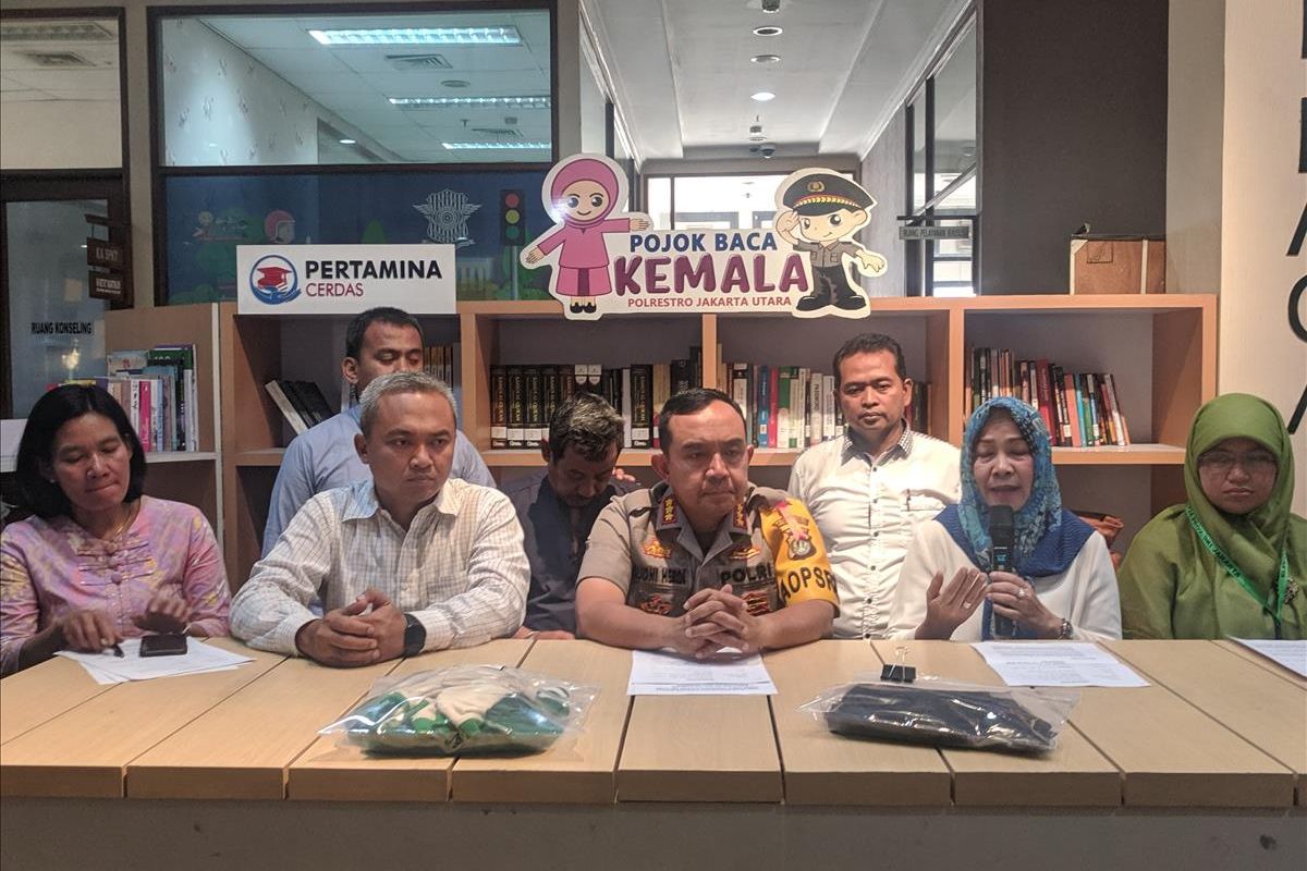 Press Release di Mapolres Metro Jakarta Utara  Kasus pencabulan anak oleh seorang guru Madrasah