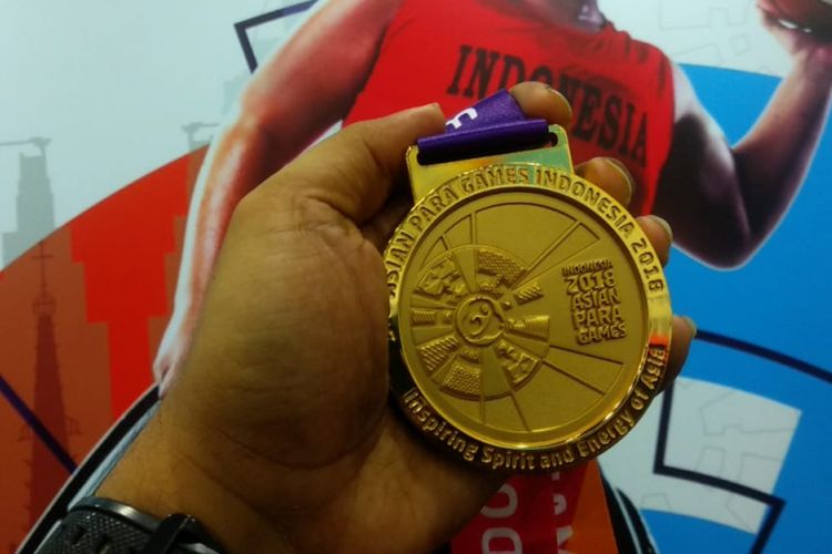 Tampilan medali yang diperebutkan pada Asian Para Games 2018 diperkenalkan kepada media pada Jumat (5/10/2018). 