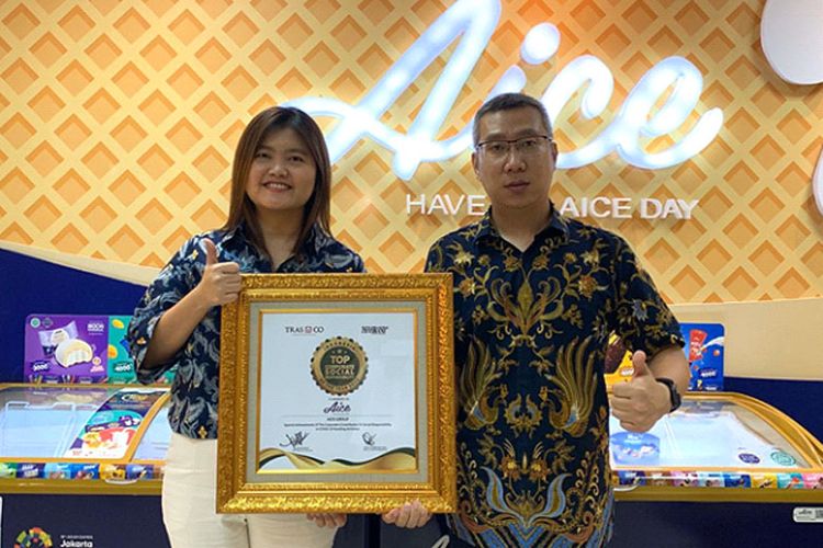 Aice menerima penghargaan Indonesia TOP Corporate Social Responsibility of The Year 2020 secara online.