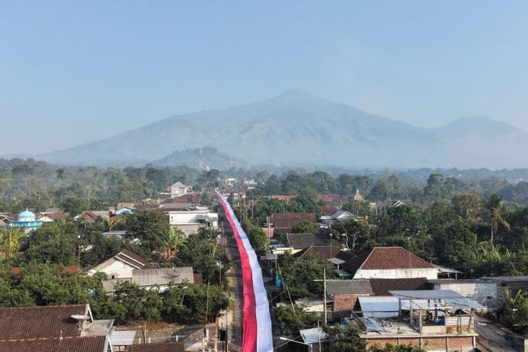 6 Fakta Gunung Arjuno, Dihiasi Bendera Merah Putih 600 Meter