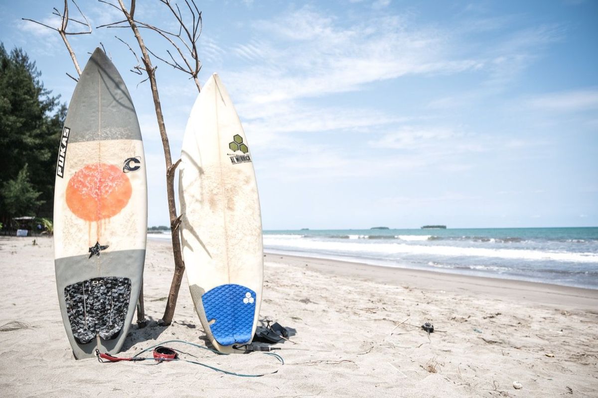 Pantai di Desa Wisata Apar Pariaman, Sumatera Barat.
