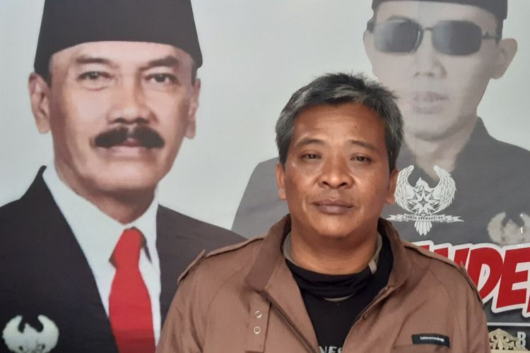 Ketua II Tim Pemenanganan Paslon Bajo, Sutrisno di posko pemenangan di Solo, Jawa Tengah, Rabu (22/7/2020).