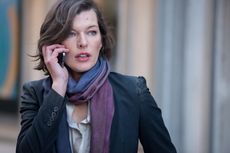 Sinopsis Film Survivor, Aksi Milla Jovovich Hentikan Serangan Teror Bom