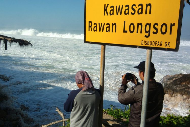 Kondisi gelombang siang tadi di Pantai Sepanjang, Kecamatan Tanjungsari, Gunungkidul.