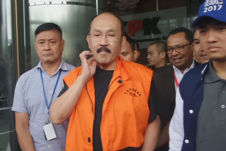 Advokat Fredrich Yunadi ditahan KPK usai menjalani pemeriksaan sebagai tersangka dugaan menghalangi dan merintangi penyidikan kasus e-KTP di gedung KPK, Jakarta, Sabtu (13/1/2018)